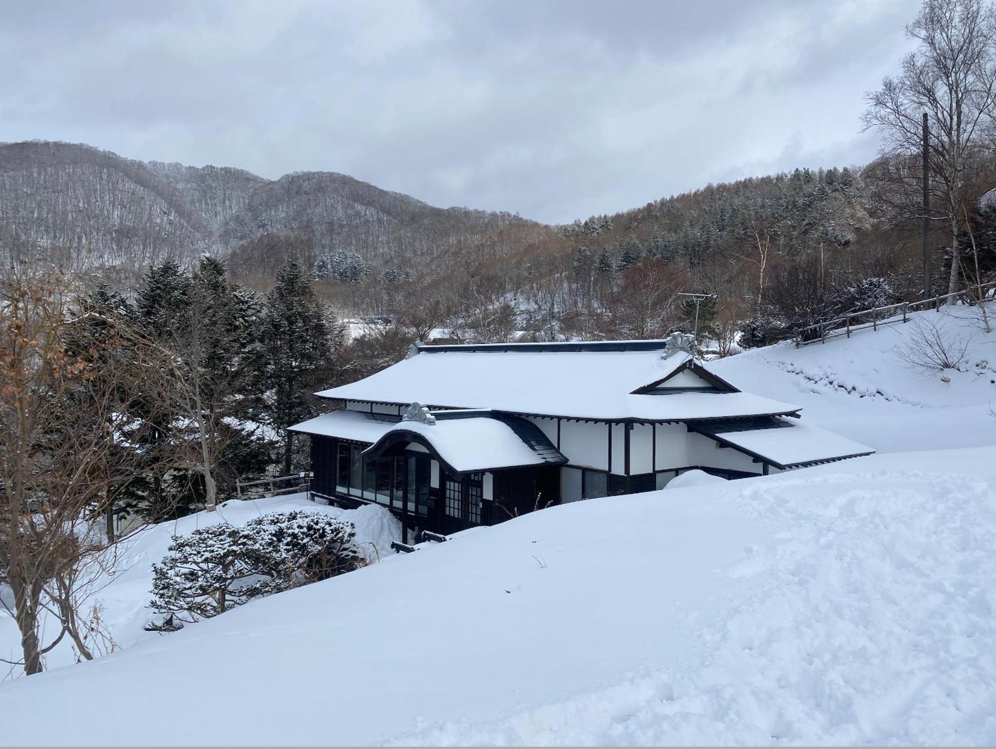 Toya Cliff House